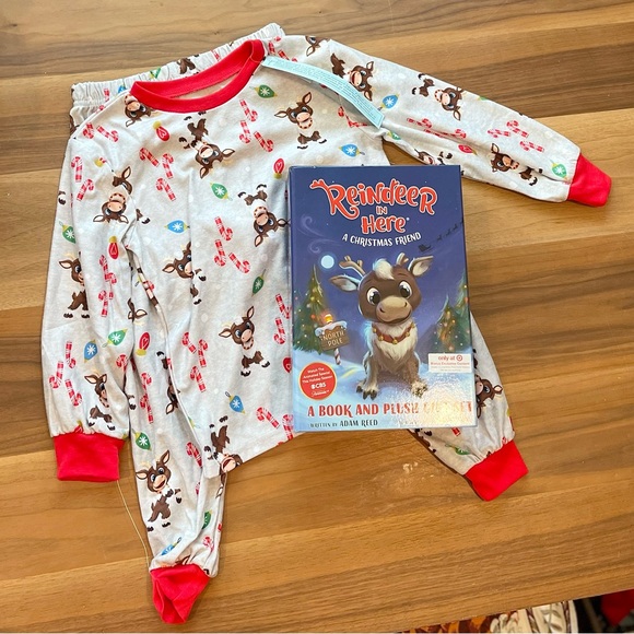 Reindeer in Here Plush Book Holiday Box Set + Matching Kids Pajamas Sz 4 NWT - Picture 2 of 3